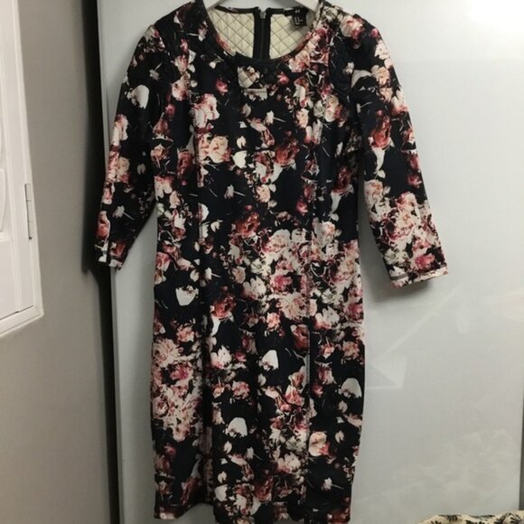 M Flowery Mini Dress - Picture 2 of 15